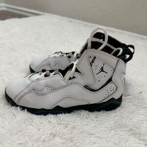Jordan True Flight GS Kids High-Top Sneakers - White and Black Size 2.5 Y